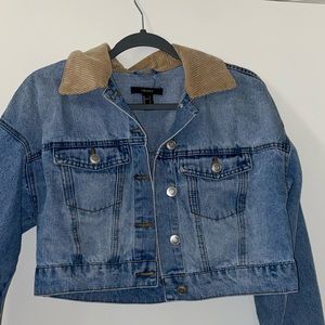 FALL collar denim jacket.